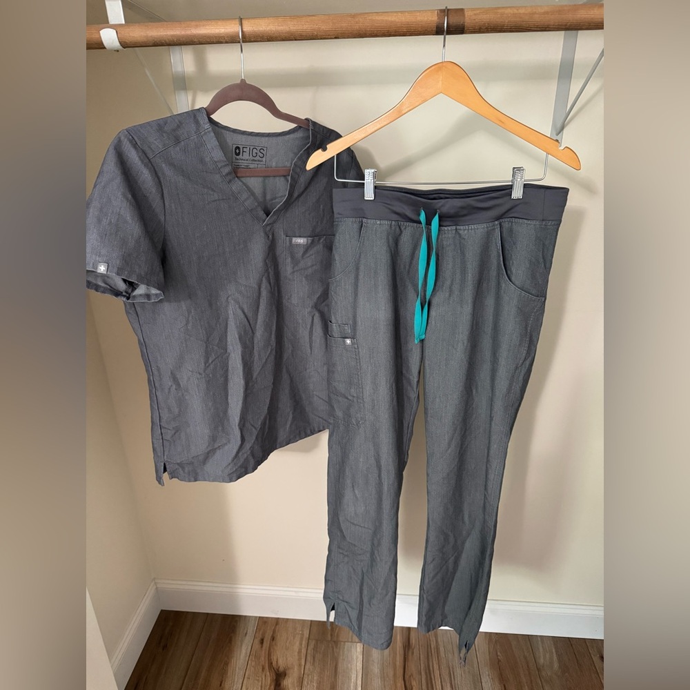 FIGS Gray Top and Pants with Tapered Legs and Elastic Waistband